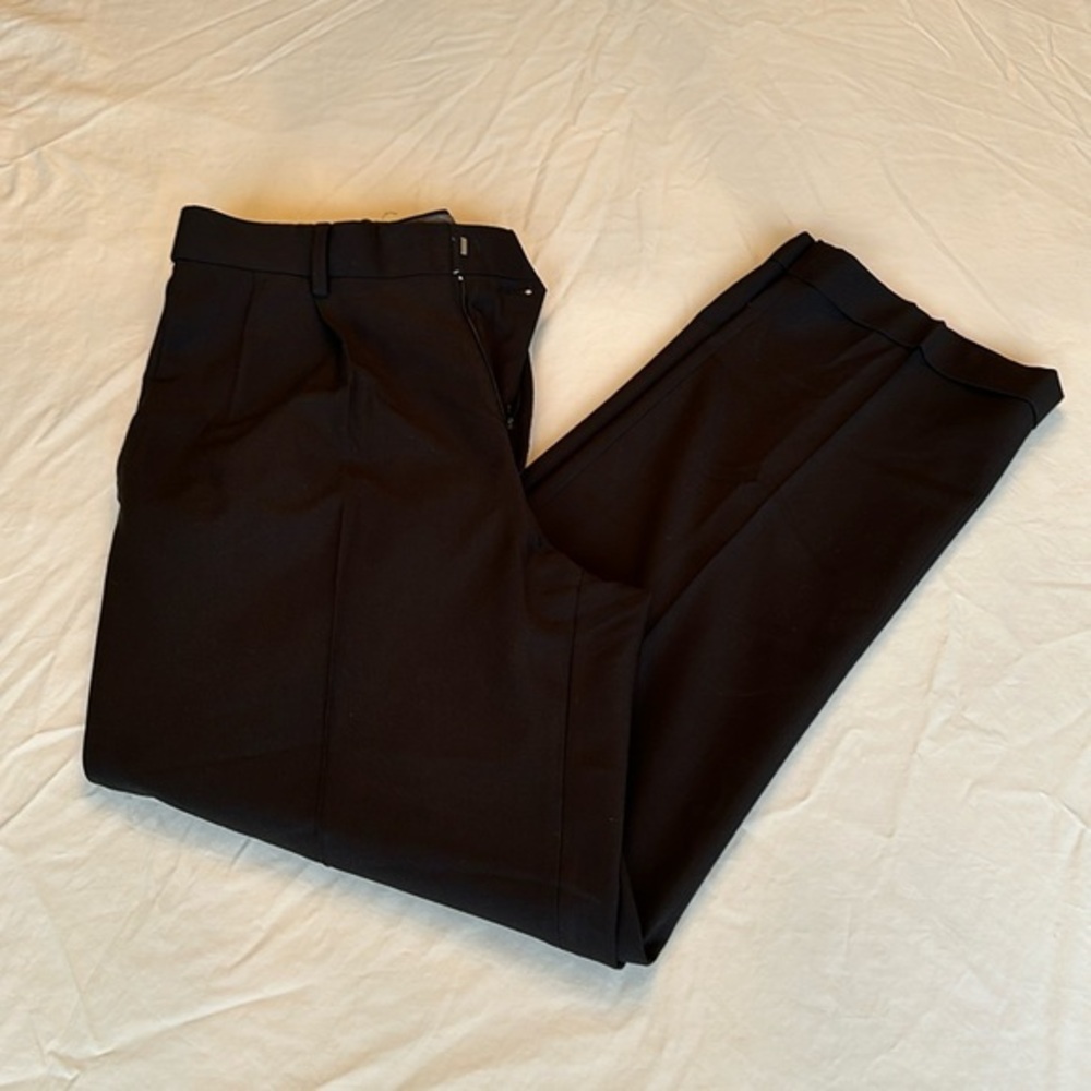 Men’s Haggar premium classic fit black dress pants. GREAT CONDITION size 32x30.